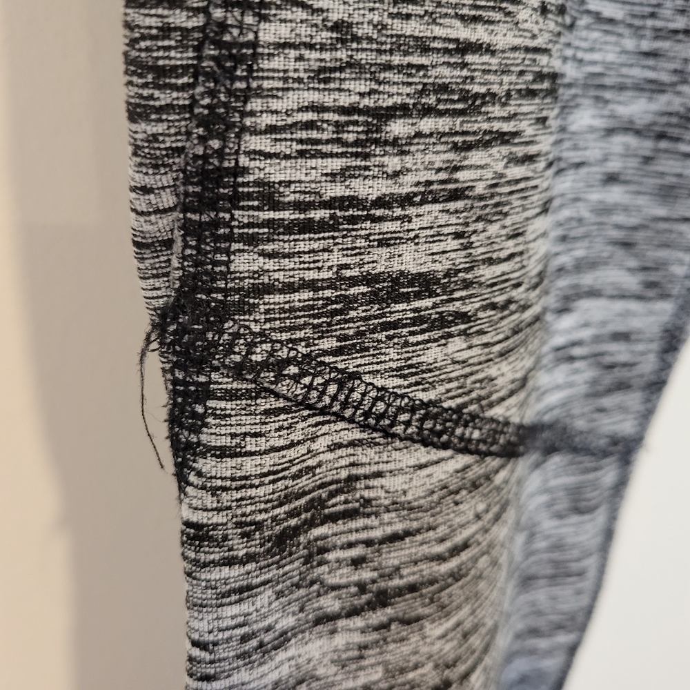 Hollister Black Gray Heather Patterned Tight Leggings Extra Small High Waist EUC - Picture 8 of 8